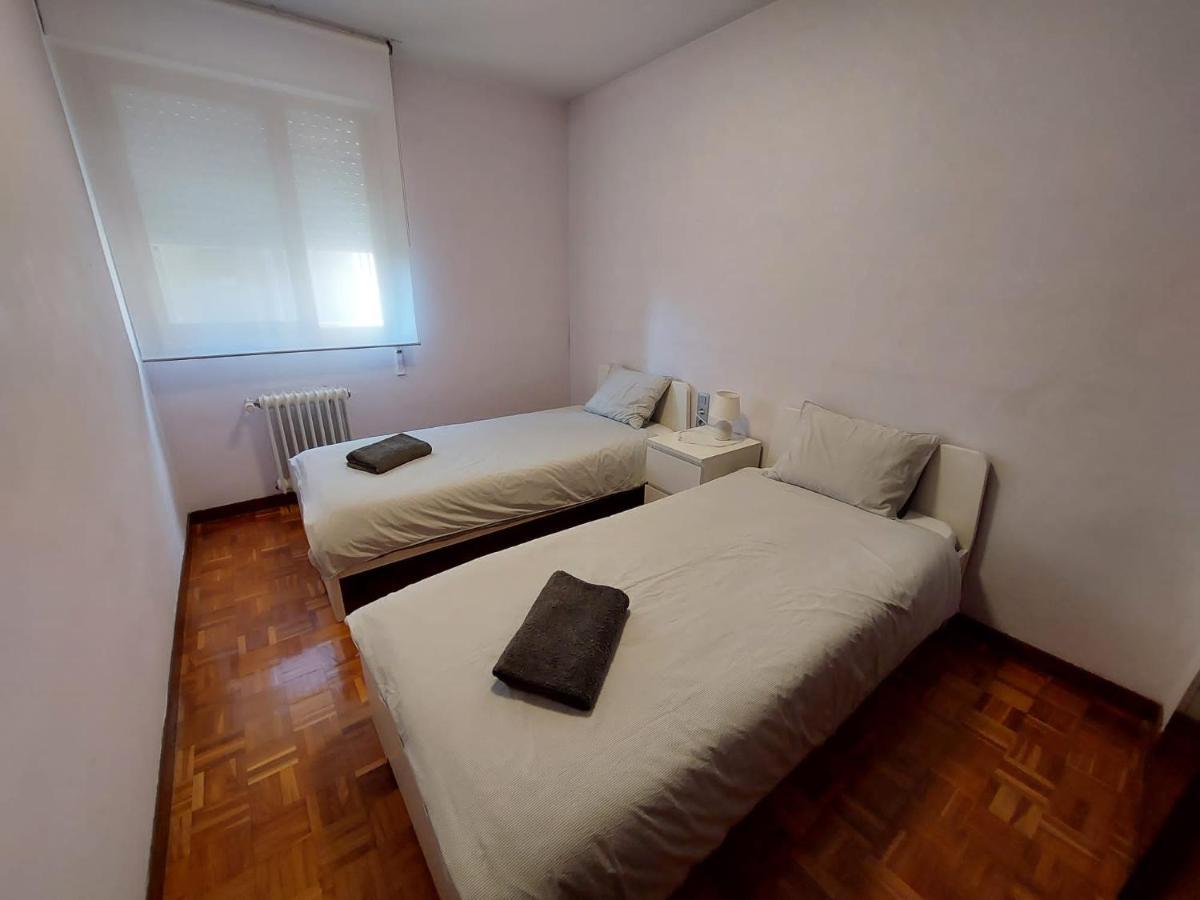 Piso Sencillo Y Acogedor Con Parking Gratuito Leilighet Baranain Eksteriør bilde